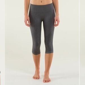 Lululemon in the Flow Crop II Legging Heathered‎ Dark Gray Sz 10